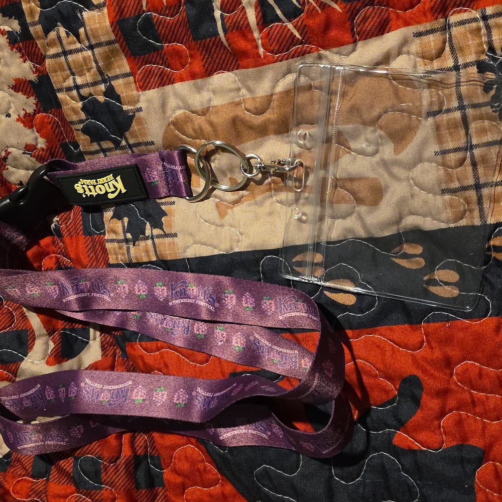 Knotts Berry Farm Purple Lanyard w Clear ID Holder 26 Inches Long